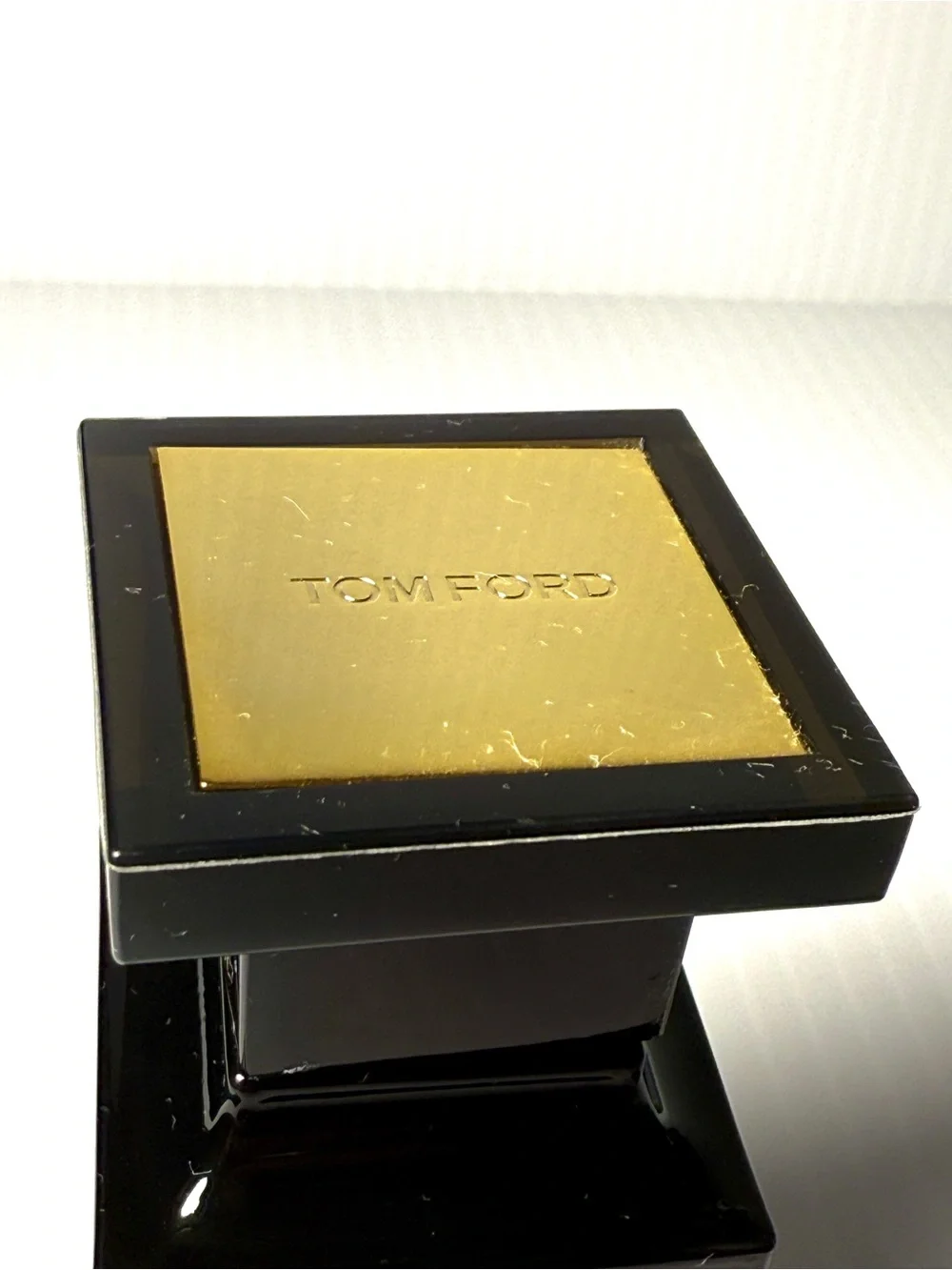 Tom Ford Black & Gold Purple Patchouli Eau de Parfum Bottle - Picture 2 of 4